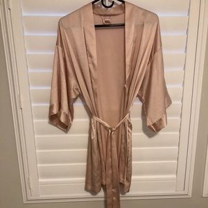 Blush Pink Victoria’s Secret silk Robe 💞